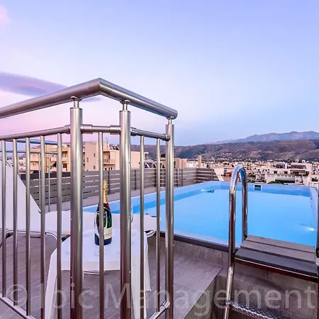Elegant 2br Rooftop Pool & Walk To Old Town