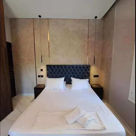 Elegant 2br Rooftop Pool & Walk To Old Town Appartement *